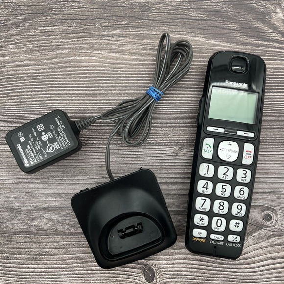 Panasonic KX-TGEA40 Cordless Phone Handset & Charging Base - Tested - No Battery - Picture 1 of 7